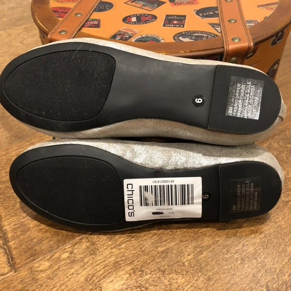 Chico's Silver Slip on Flats with Faux Fur Lining - Picture 2 of 6